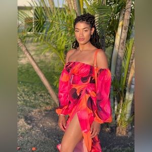 Abstract print two piece set that gives all the summer vibes